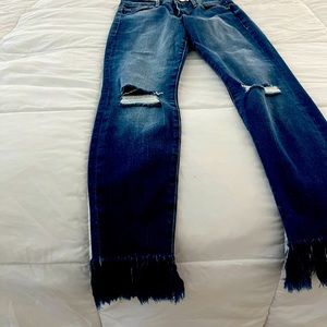 Excellent used condition frame denim frayed jeans . So adorable on! Flattering!